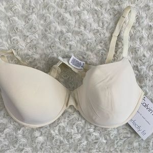 Calvin Klein Lacy bra size 36 NWT